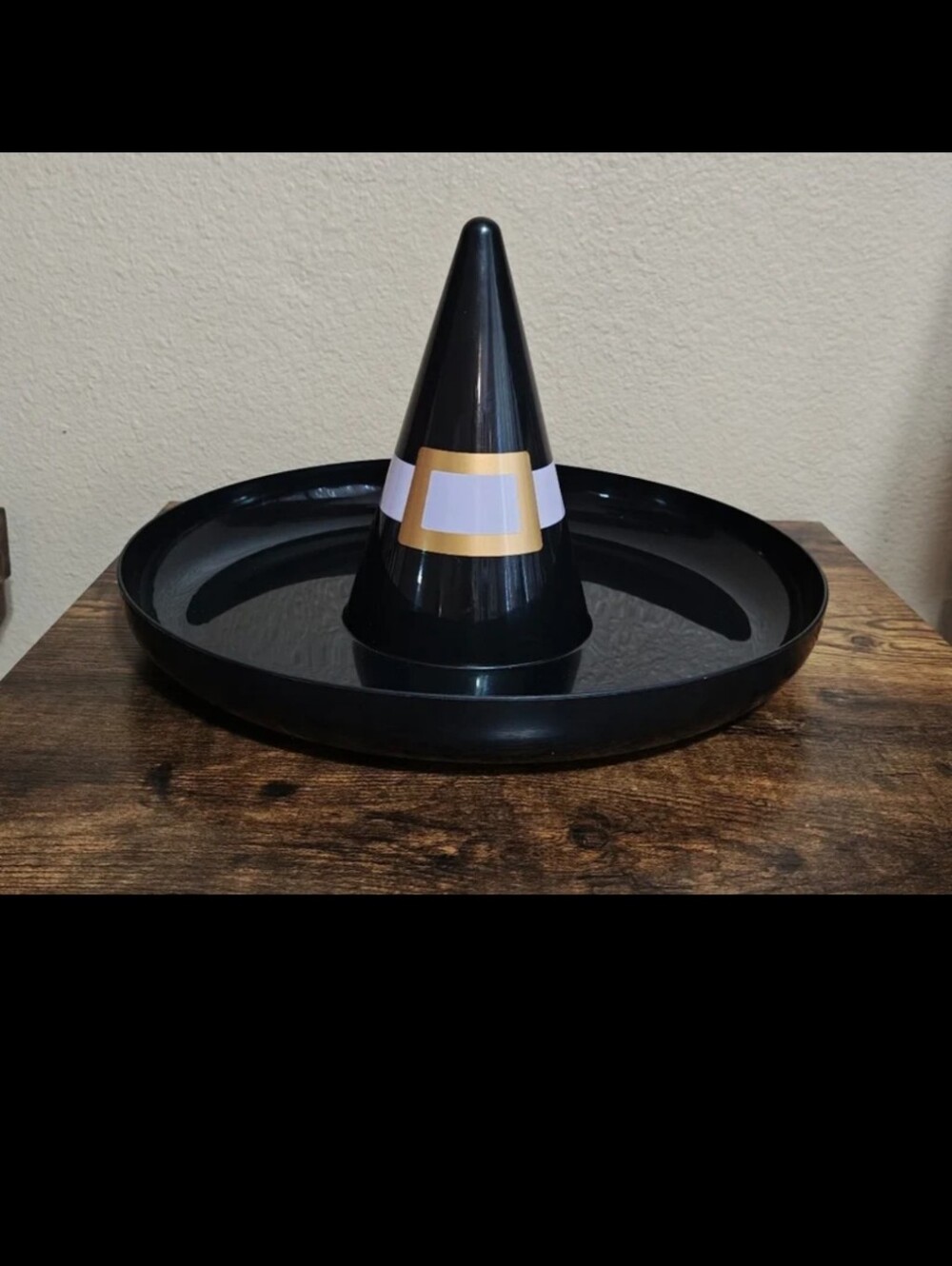 Target Bullseye's Playground Halloween Witches Hat Plastic Serveware 13 1/2"